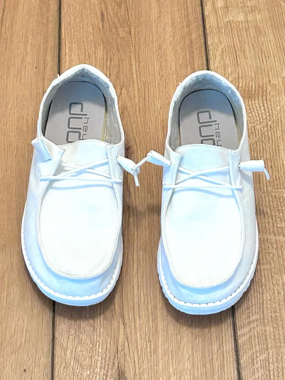 Hey Dudes Wendy Chambray White Canvas Slip-On Shoes Women’s Sz 10 - Picture 2 of 12
